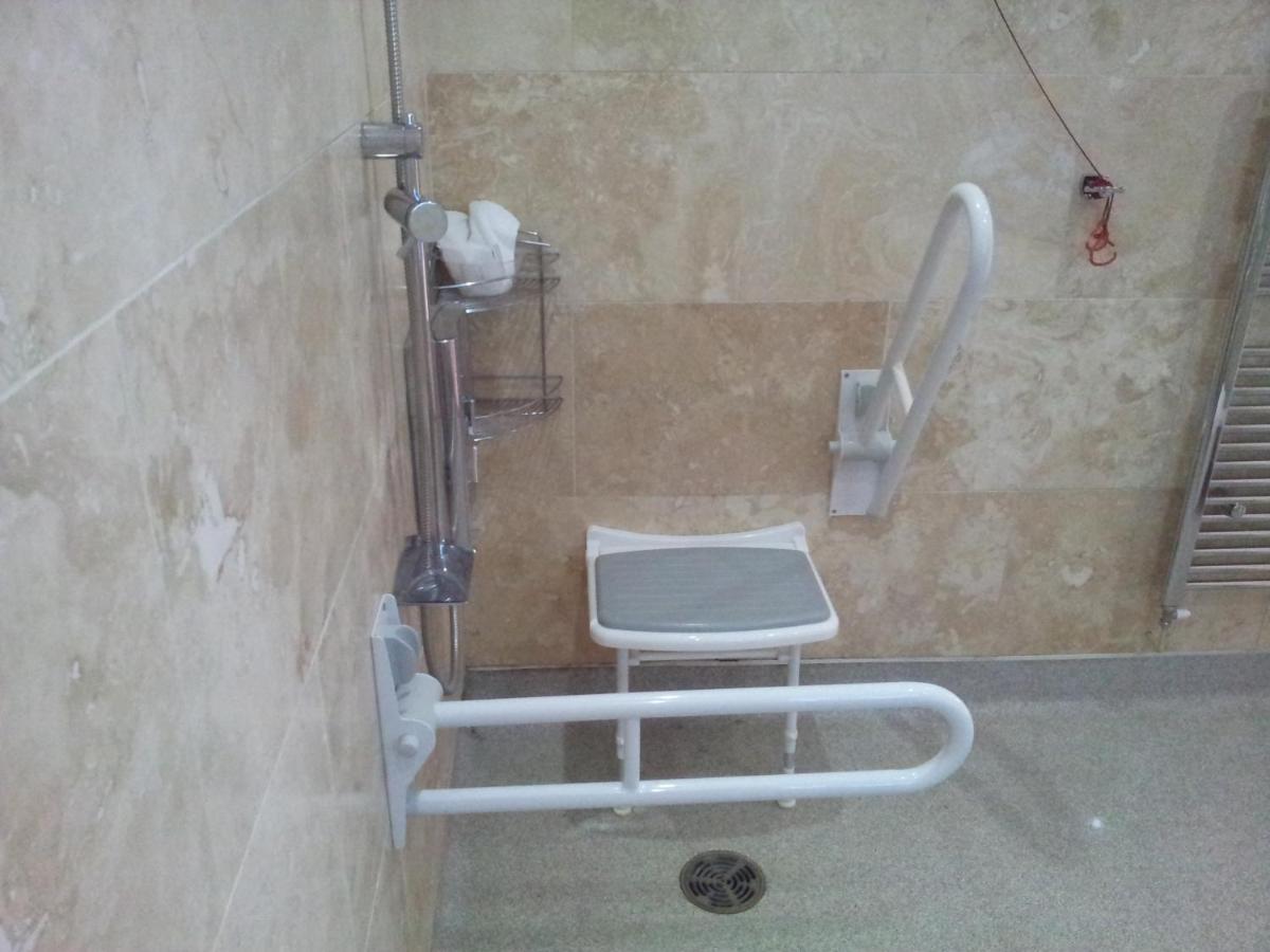 Deangate Motel Lydney Room photo
